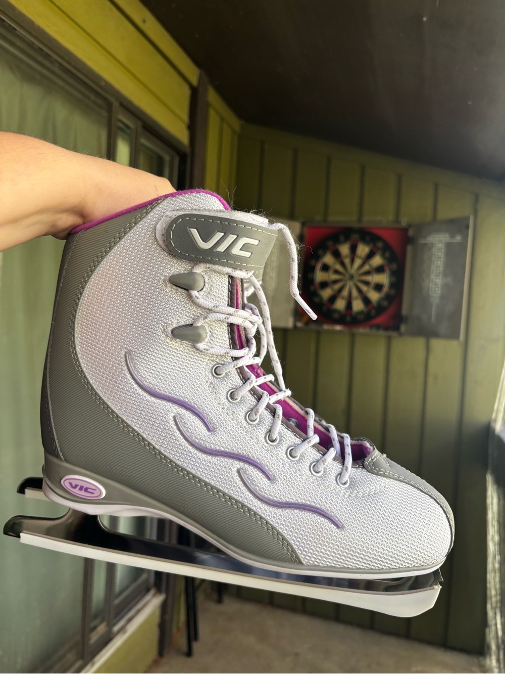 VIC size 7 woman’s ice skates